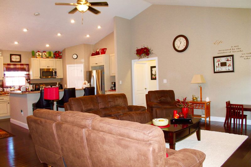 196 Cornerstone Cir, Clinton, TN 37716