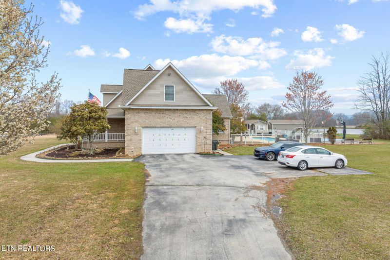 196 Ottoma Dr, Crossville, TN 38555