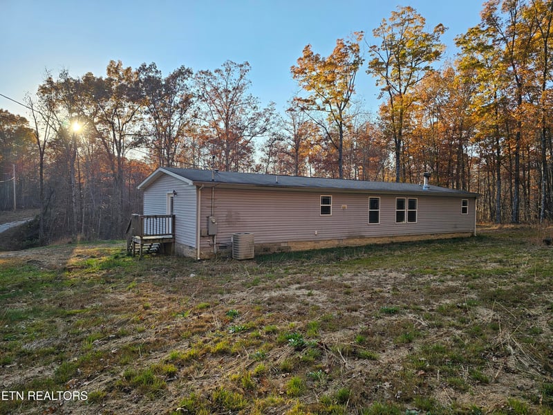 196 Red Hill Rd, Sunbright, TN 37872