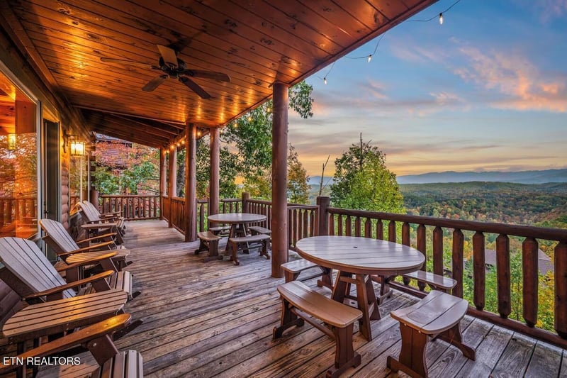 1960 Blackthorn Tr, Sevierville, TN 37876