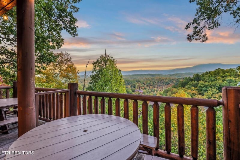 1960 Blackthorn Tr, Sevierville, TN 37876