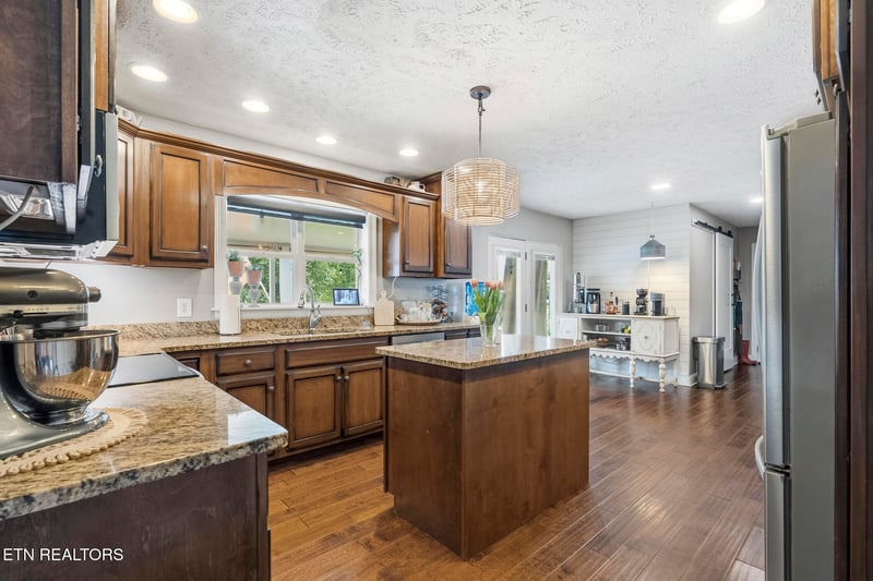 1961 Chelsea Jo Ln, Sevierville, TN 37876