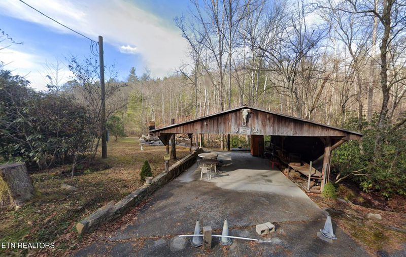 1961 E Millers Cove Rd, Sevierville, TN 37862