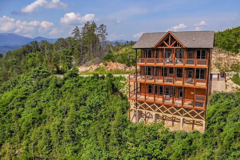 1962 Fox View Ln, Sevierville, TN 37876