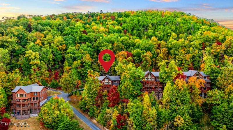 1964 Blackthorn Tr, Sevierville, TN 37876