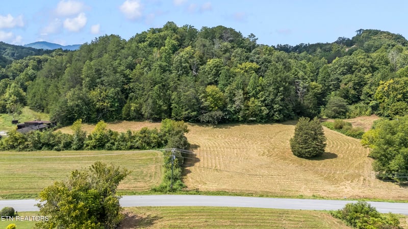 1964 Little Valley Rd, Sevierville, TN 37862
