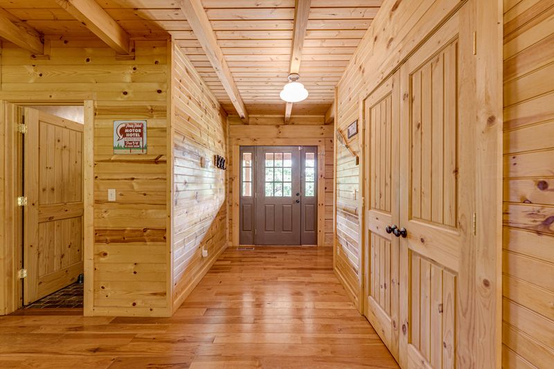 1966 Stonybrook Rd, Louisville, TN 37777