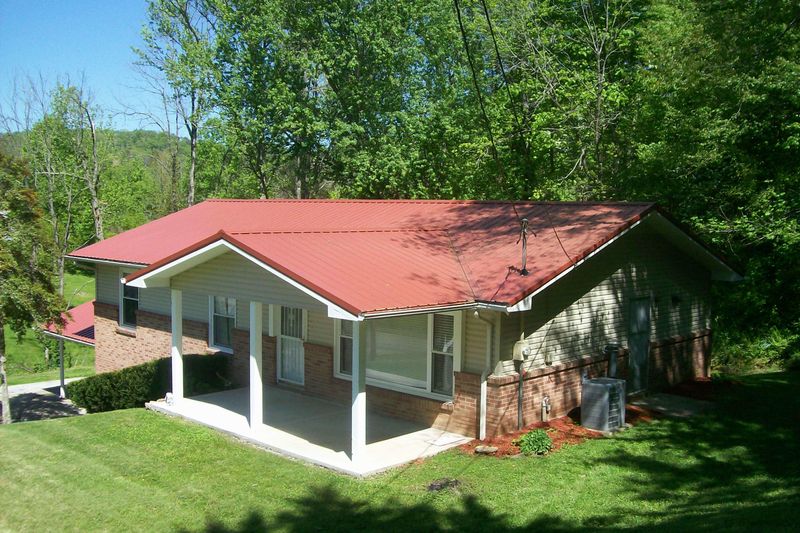 197 Bates Ln, Caryville, TN 37714