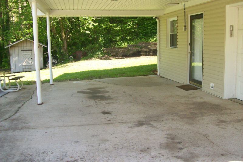 197 Bates Ln, Caryville, TN 37714
