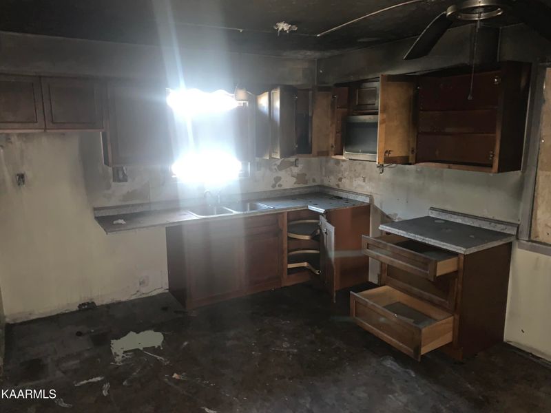 197 E Elm St, Lafollette, TN 37766