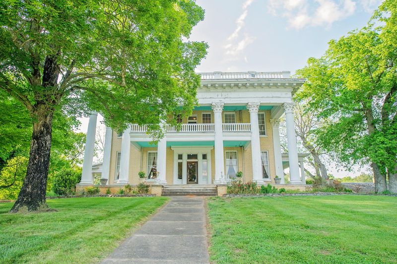 197 Scott Mansion Rd, Tellico Plains, TN 37385