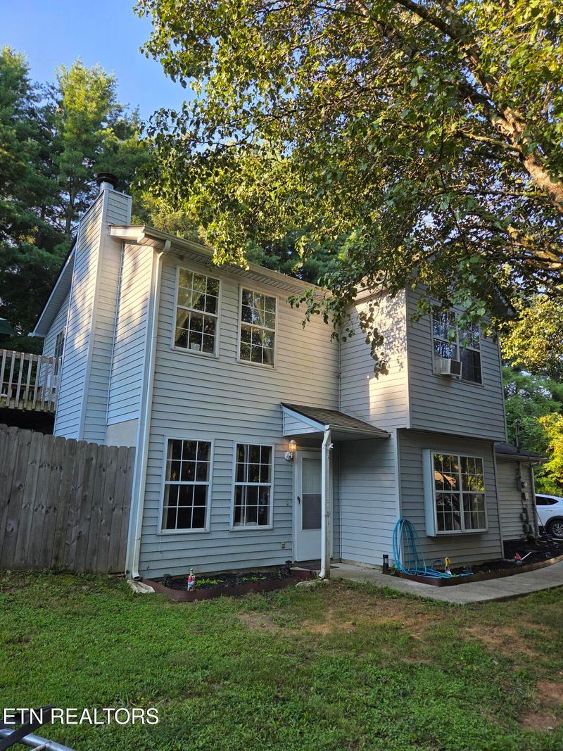 1972 Jackson Rd, Knoxville, TN 37921