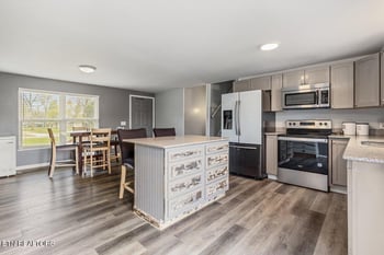 1975 Cloud Springs Rd, Rossville, GA 30741