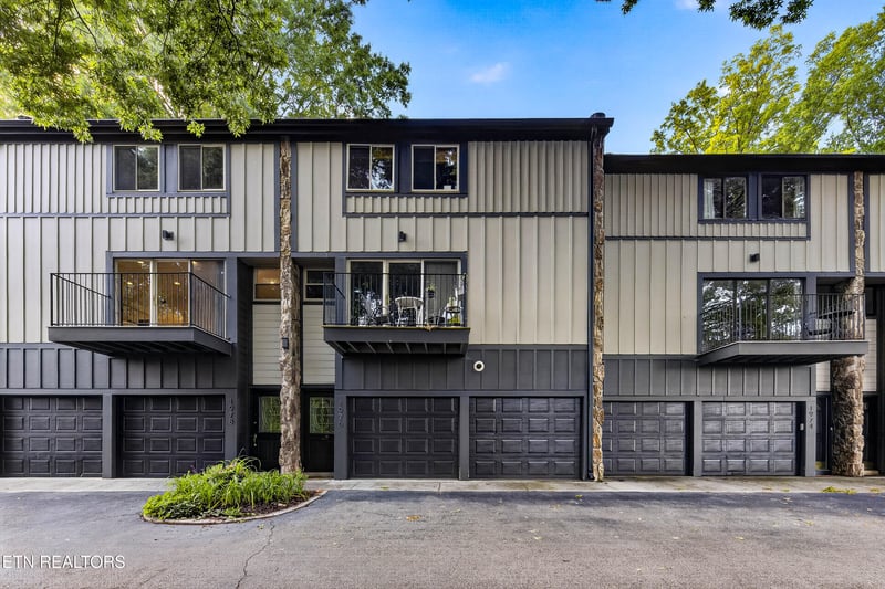1976 Cherokee Bluff Dr, Knoxville, TN 37920