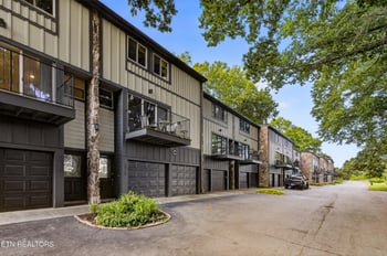 1976 Cherokee Bluff Dr, Knoxville, TN 37920