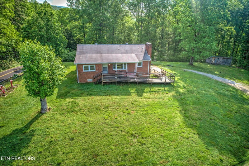 1979 Deermont Rd, Oakdale, TN 37829