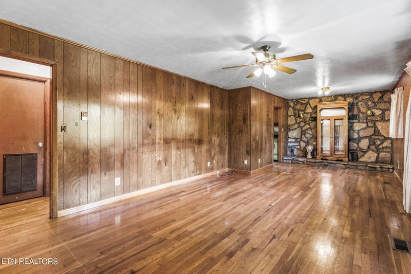 1979 Deermont Rd, Oakdale, TN 37829