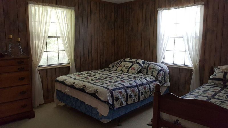 198 Arnold Cir, Jacksboro, TN 37757