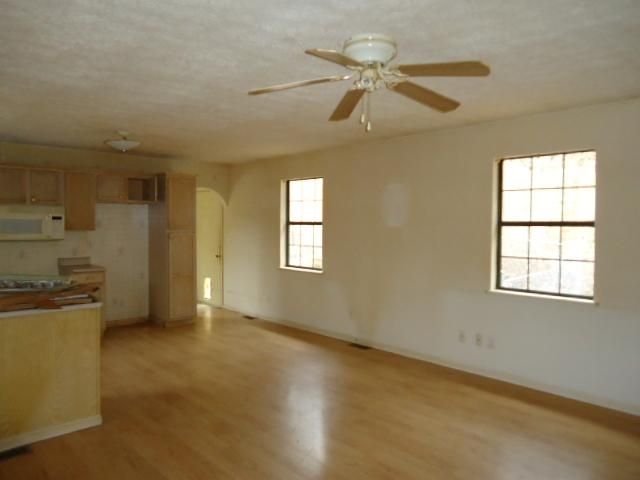198 Dison Ln, Caryville, TN 37714