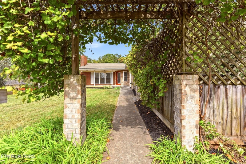 198 Lasalle Rd, Oak Ridge, TN 37830