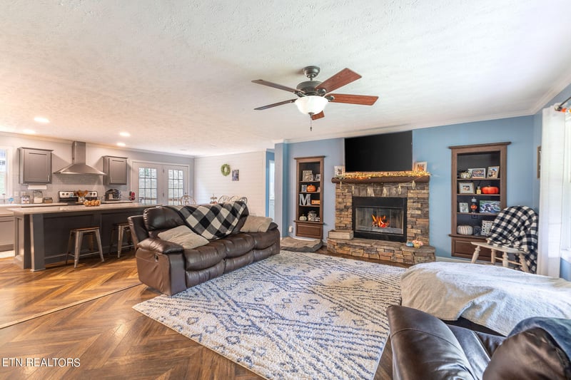 198 Pattie Gap Rd, Philadelphia, TN 37846