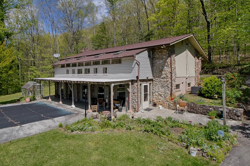 198 Province Dr, Townsend, TN 37882