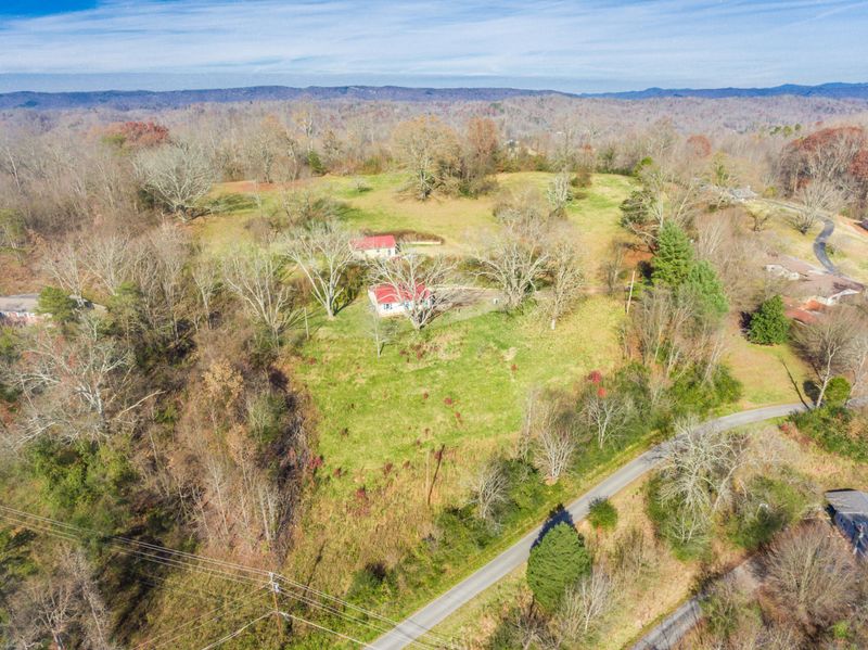 1980 Bluff Rd, Harriman, TN 37748