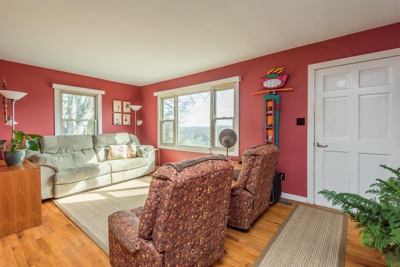 1980 Bluff Rd, Harriman, TN 37748