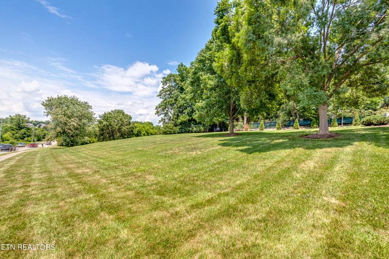 1980 Carpenters Grade Rd, Maryville, TN 37803
