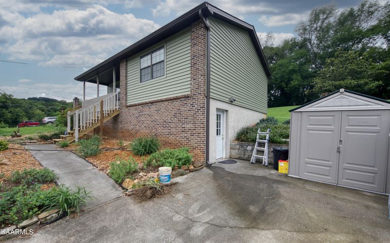 1980 Outer Dr, Lenoir City, TN 37771