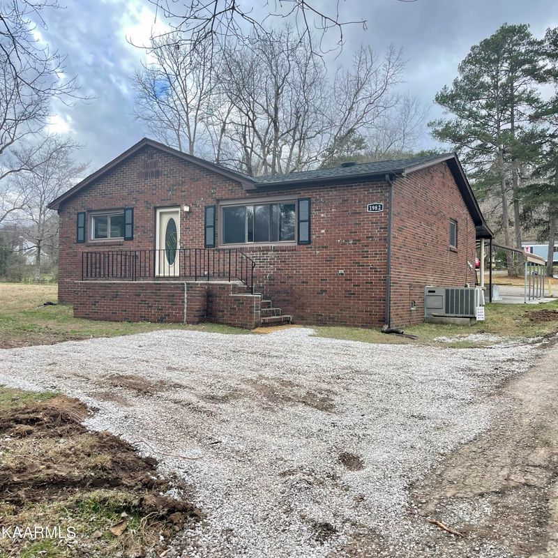 1982 Ruritan Rd, Harriman, TN 37748