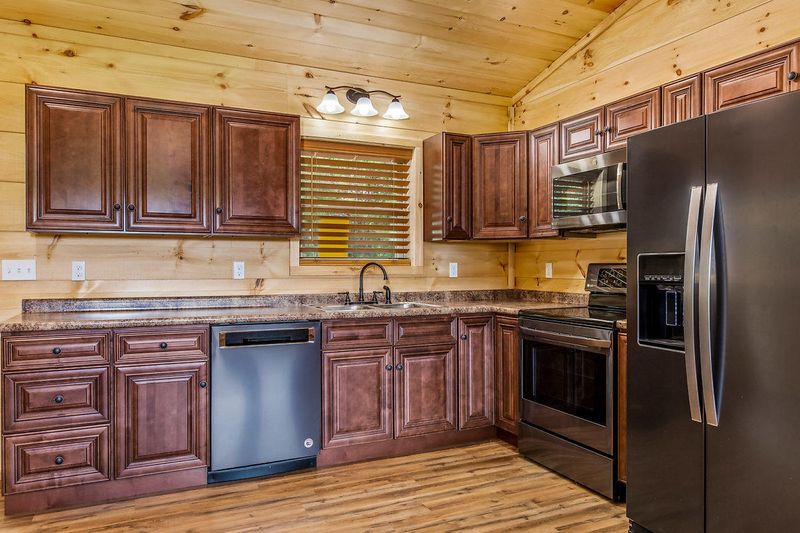 1983 Beech Mtn Way, Sevierville, TN 37876