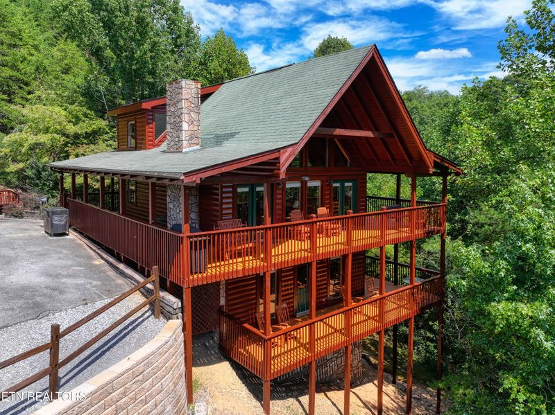 1983 E Mountain View Way, Sevierville, TN 37862