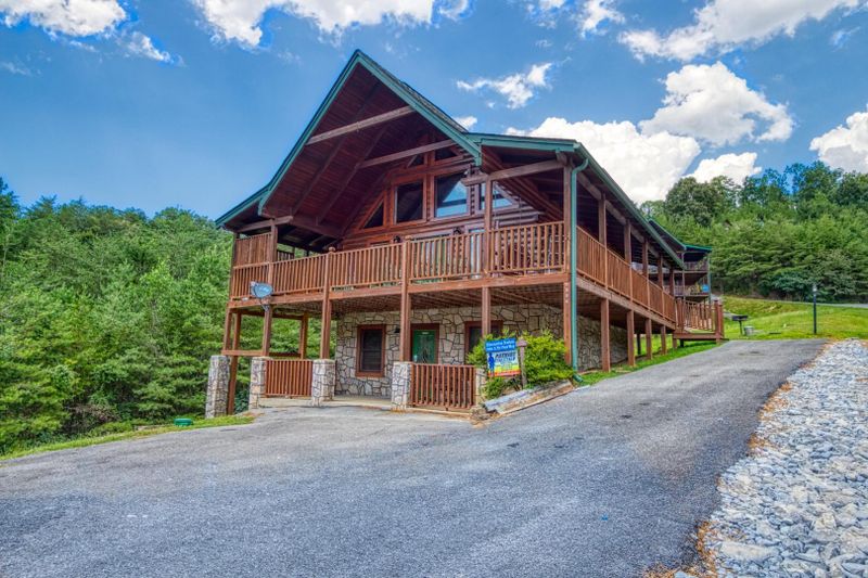 1984 E Mountain View Way, Sevierville, TN 37862