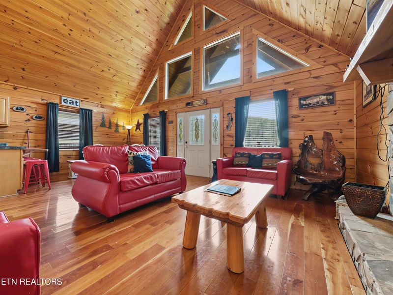 1984 Mountain Dr, Sevierville, TN 37876