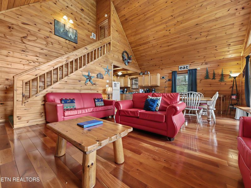 1984 Mountain Dr, Sevierville, TN 37876