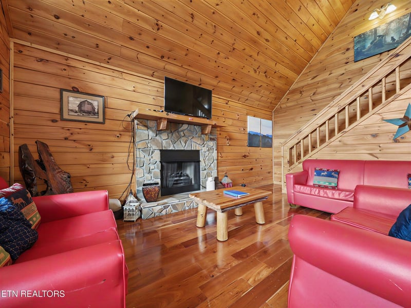 1984 Mountain View Dr, Sevierville, TN 37862