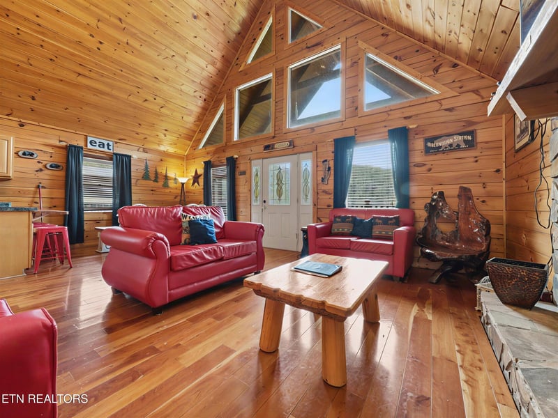 1984 Mountain View Dr, Sevierville, TN 37862
