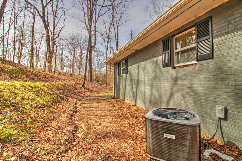 199 Mountain View Rd, Harriman, TN 37748