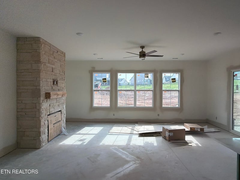 199 Poppy Pl, Lenoir City, TN 37772