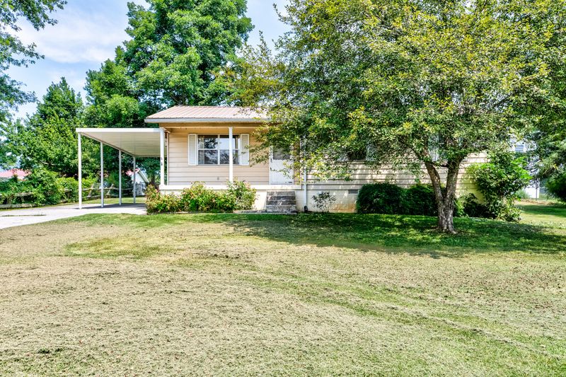 199 Sun Ln, Lafollette, TN 37766