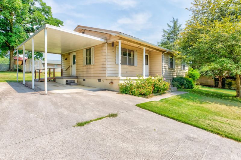 199 Sun Ln, Lafollette, TN 37766