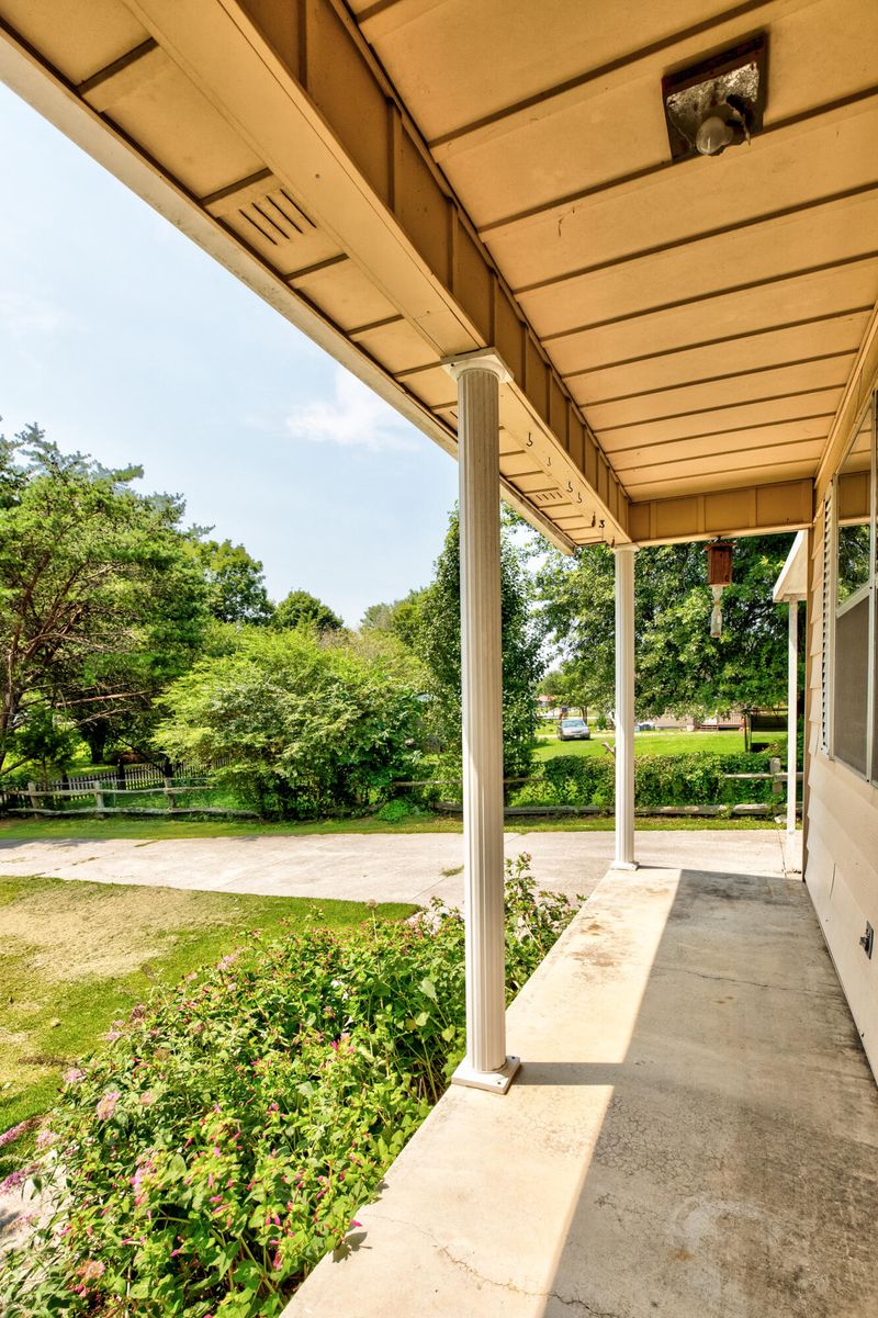 199 Sun Ln, Lafollette, TN 37766