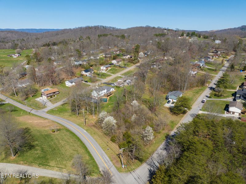 1990- 1996 Bluebird Cir, Morristown, TN 37814