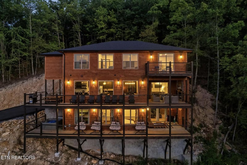 1990 Blackthorn Tr, Sevierville, TN 37876