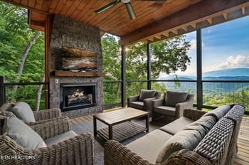 1990 Blackthorn Tr, Sevierville, TN 37876