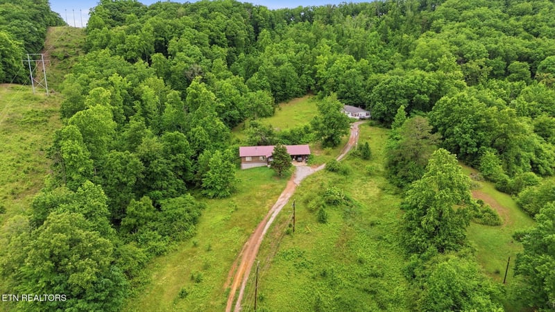 1991 Price Rd, Lenoir City, TN 37771