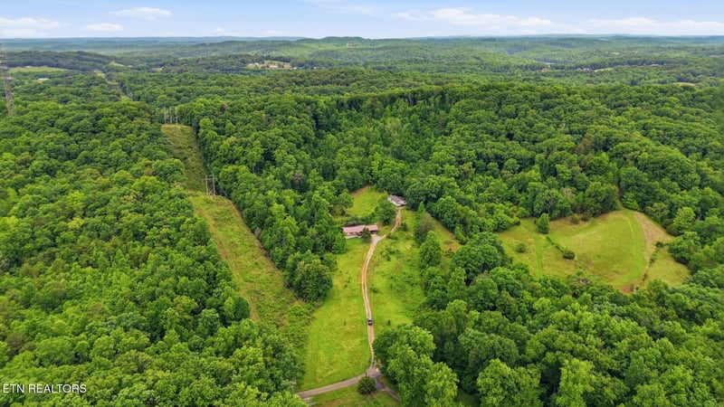 1991 Price Rd, Lenoir City, TN 37771