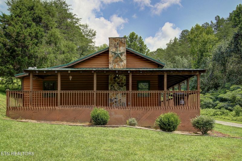 1999 E Mountain View Way, Sevierville, TN 37876