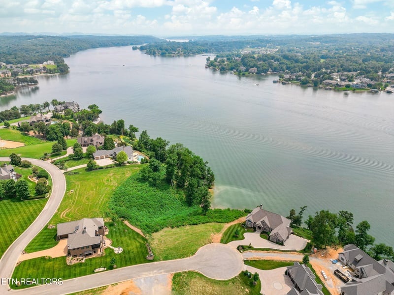 1999 Taffrail Dr, Lenoir City, TN 37772